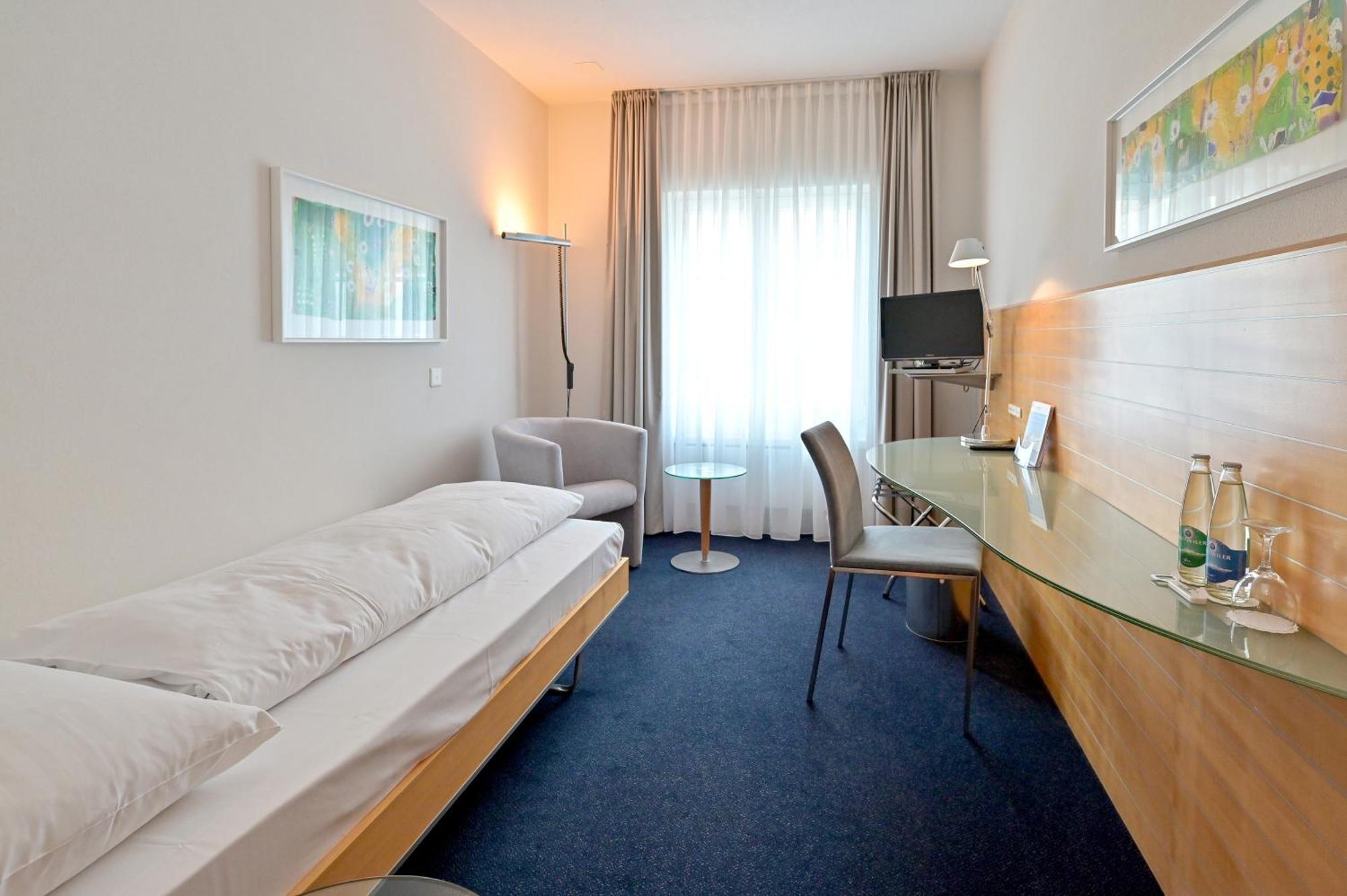 Hotel Зофинген Екстериор снимка