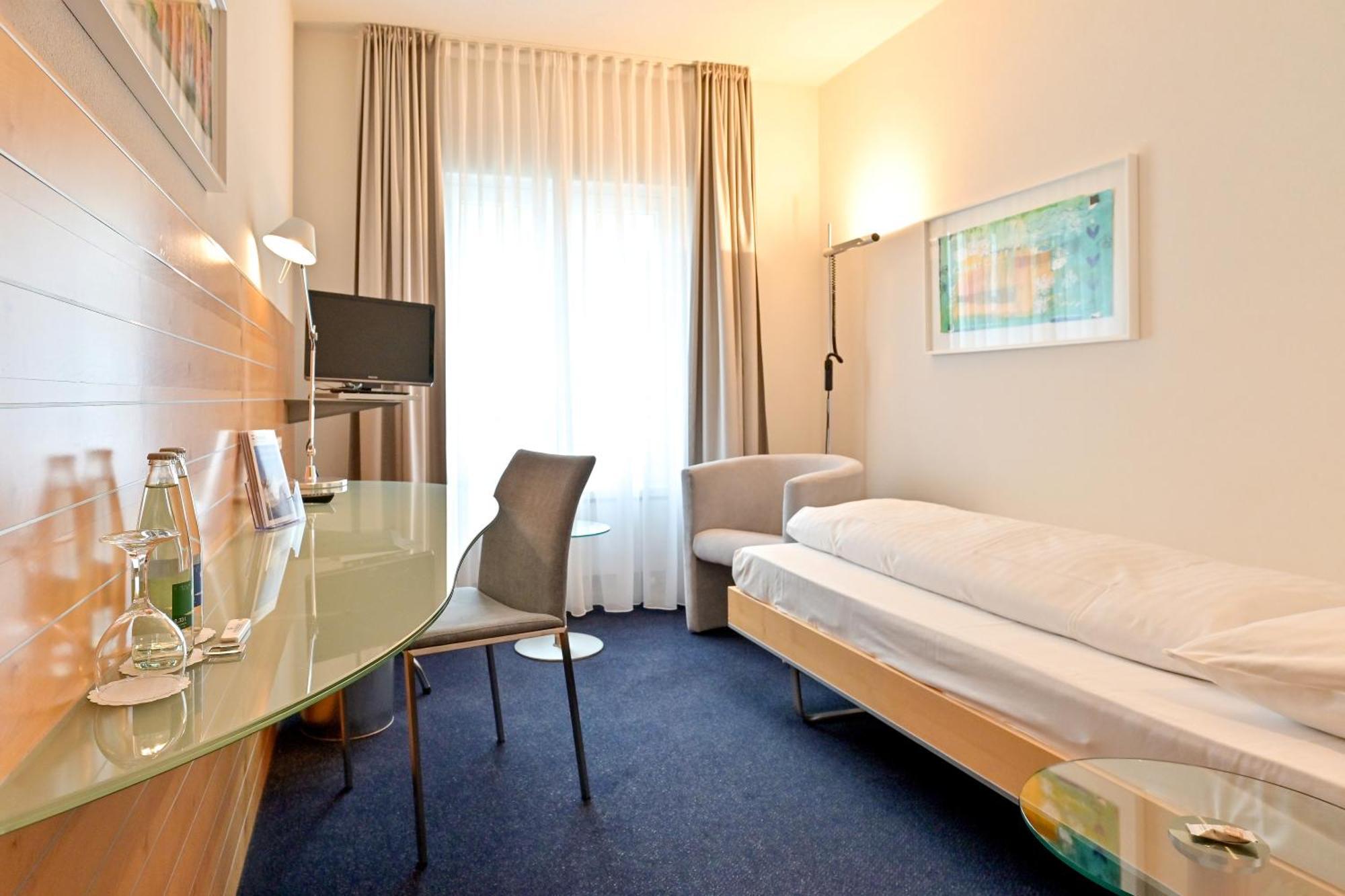Hotel Зофинген Екстериор снимка