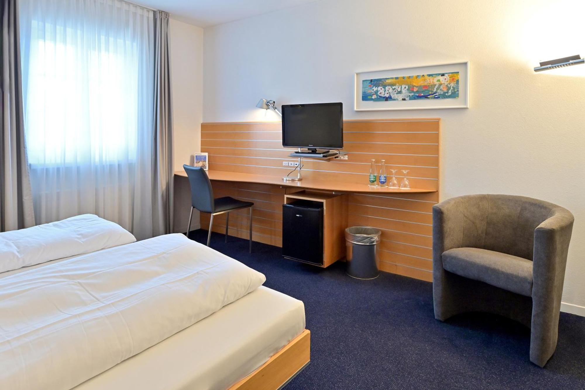 Hotel Зофинген Екстериор снимка